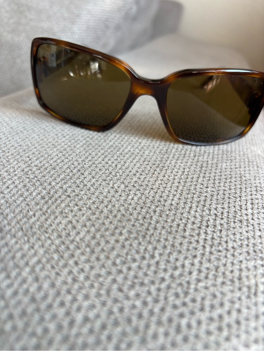 CHANEL Tortoiseshell Sunglasses with Gold CC Logo - Picture 2 of 8